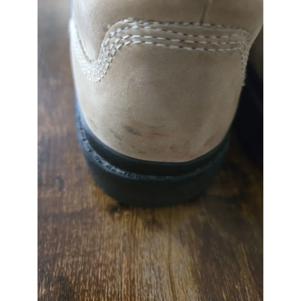 Women's Easy Spirit low top Size 8 Tan Suede lace up Sneakers